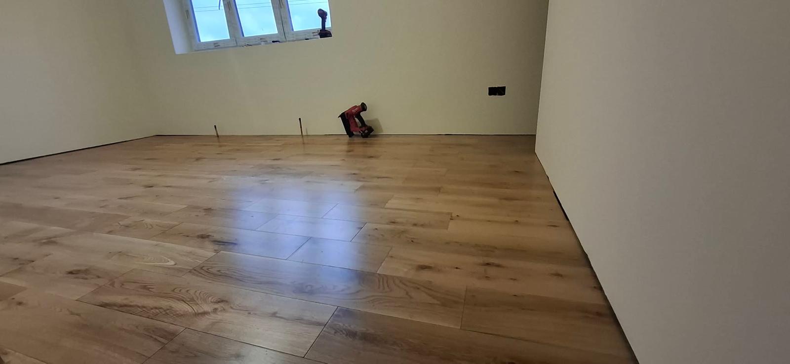 Solid oak floor fitted throughout room