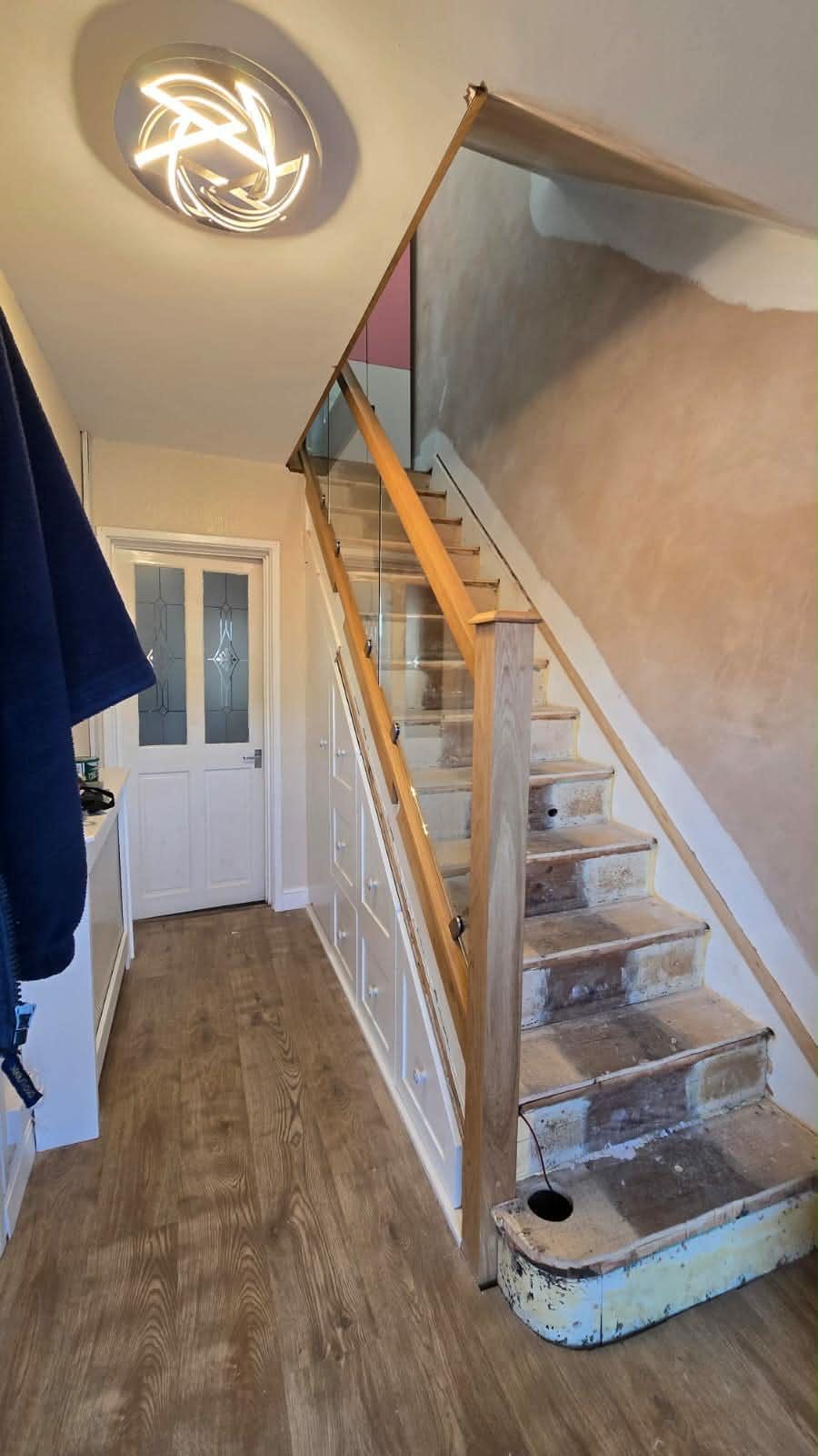 Oak balustrade fitted alongside a glass stair panel
