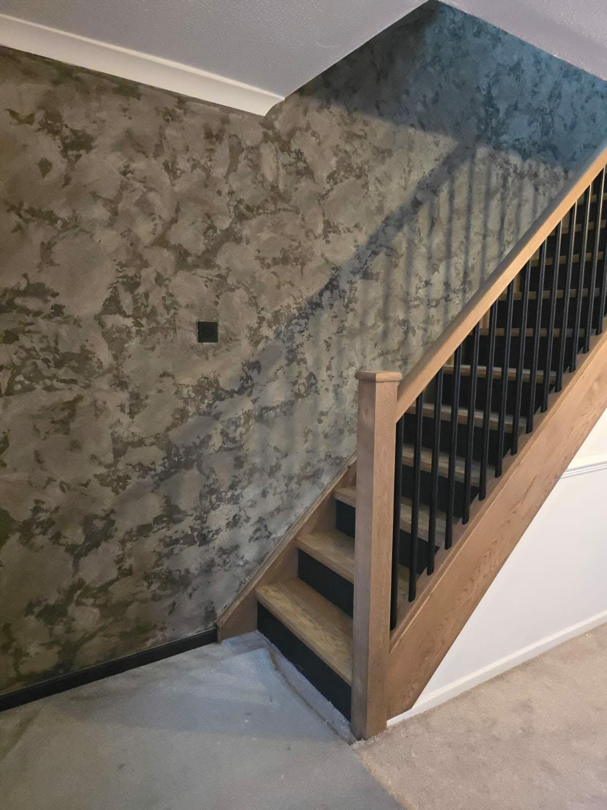 Oak balustrade turning onto the landing at the top of the stairs